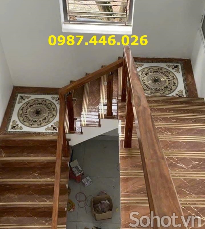Gạch chiếu nghỉ cầu thang nhỏ 60x60cm