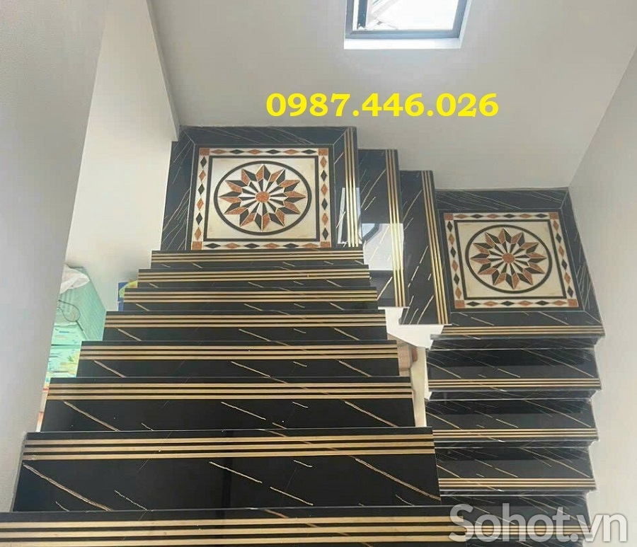 Gạch chiếu nghỉ thảm cầu thang khắc vàng đẹp HP92433