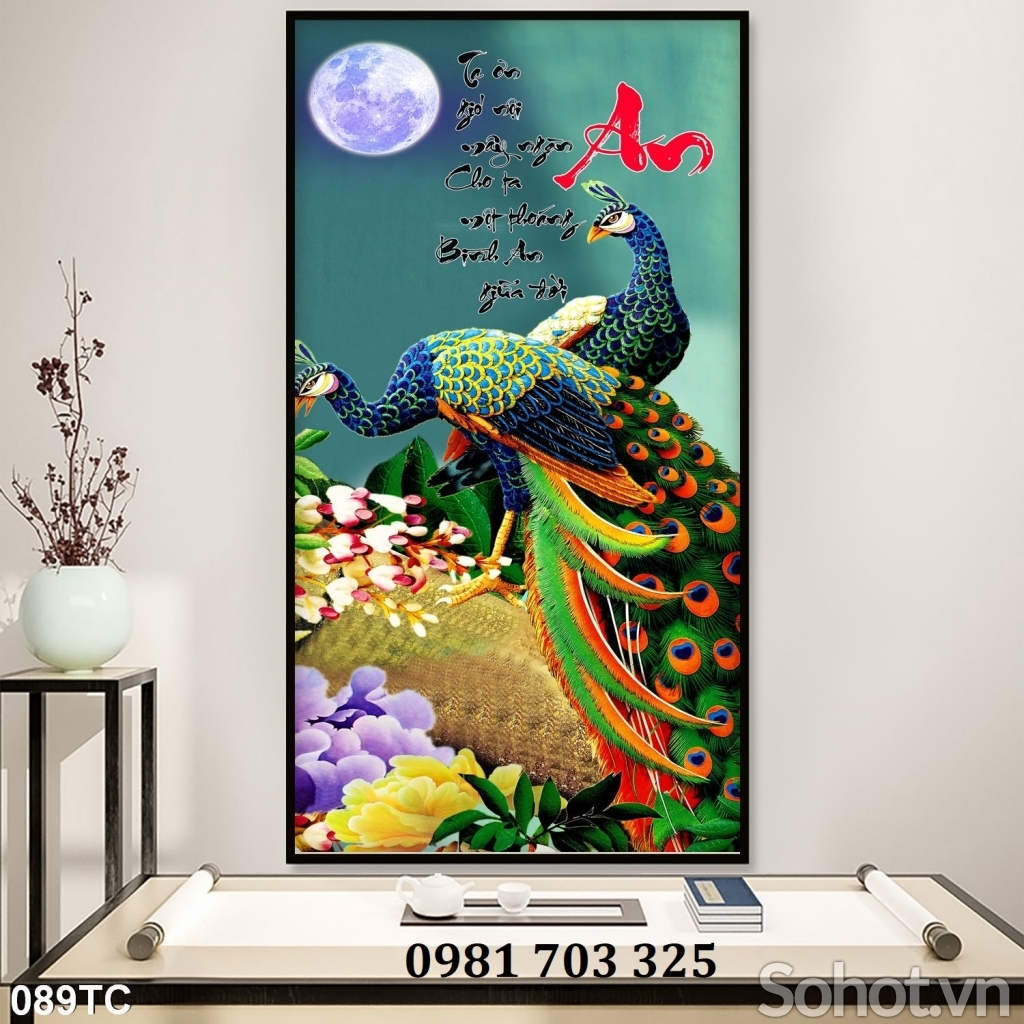Tranh gạch khổ đứng chim công trang trí