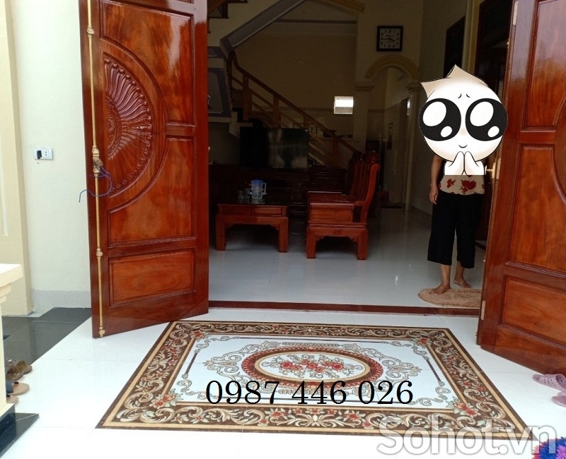 Gạch thảm chữ nhật khắc vàng lát hiên cửa