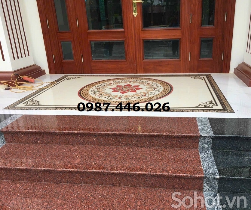Gạch thảm chữ nhật khắc vàng lát hiên cửa