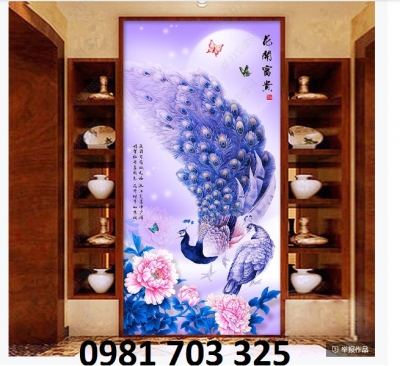 Gạch tranh khổ đứng đẹp chim công 3d