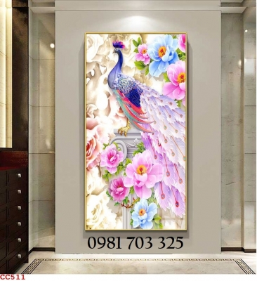Tranh gạch khổ đứng phong thủy chim công