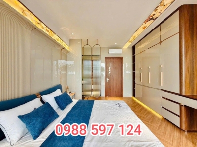 Cải tạo ốp tường phòng khách bằng tấm than tre