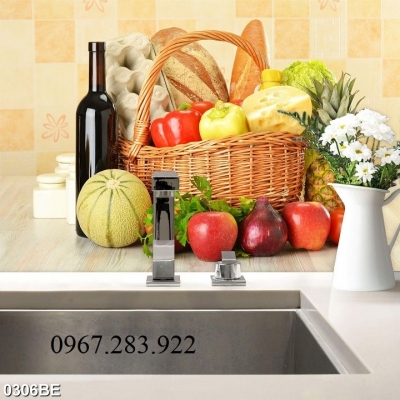 Tranh trang trí phòng bếp hoạ tiết hoa quả và chai rượu