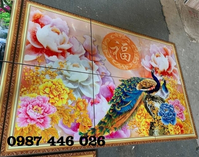 Gạch tranh 3d chim công ảnh thực tế