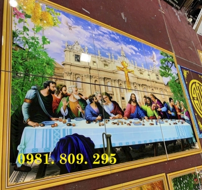 Gạch ốp tường tranh gạch công giáo