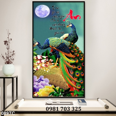 Tranh gạch khổ đứng chim công trang trí