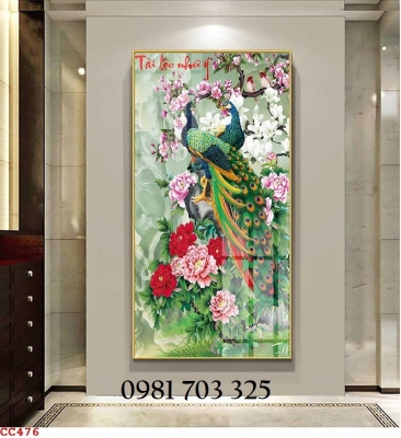 Tranh gạch khổ đứng phong thủy chim công
