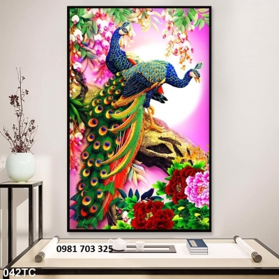Gạch tranh khổ đứng đẹp chim công 3d