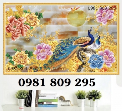 Gạch tranh 3d con công , tranh gạch trang trí