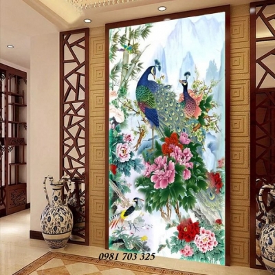 Gạch tranh khổ đứng đẹp chim công 3d